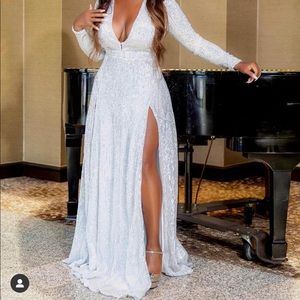 Gorgeous high thigh slit silver gown 😍